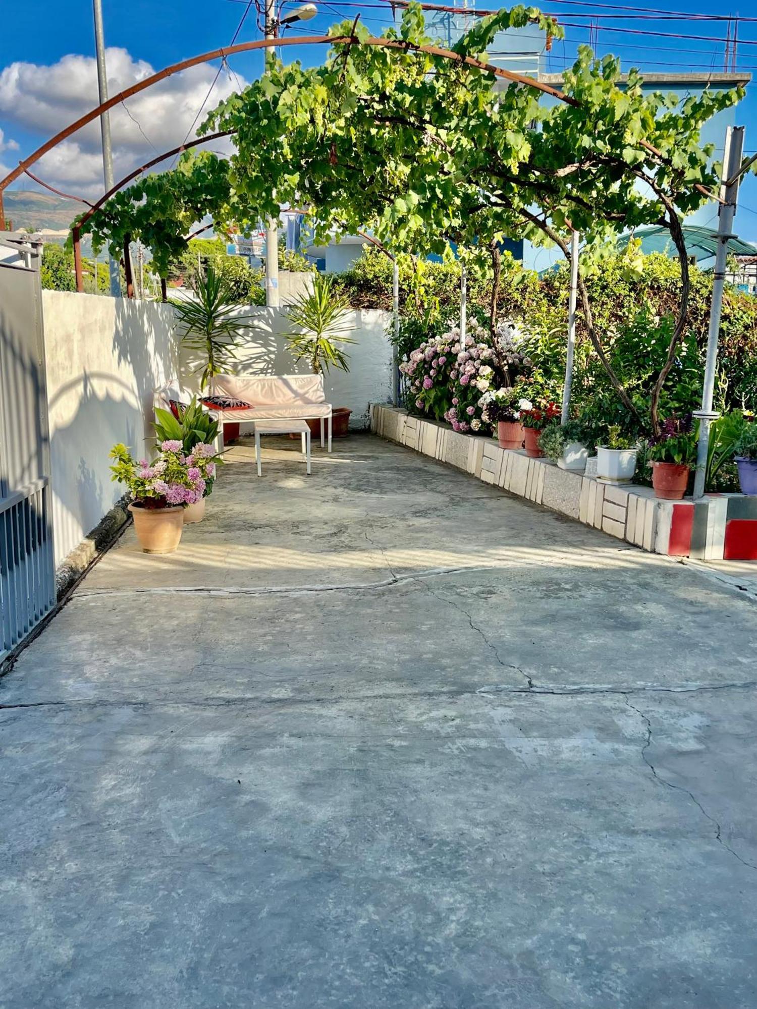 Guest House Dea Vlorë Exterior foto